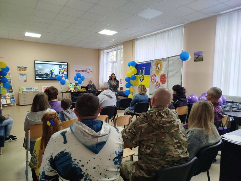 Слова вдячності та підтримки до присутніх висловлює начальник відділу соціального забезпечення населення та охорони здоров’я Великоновосілківської селищної ради Вікторія Воробцова