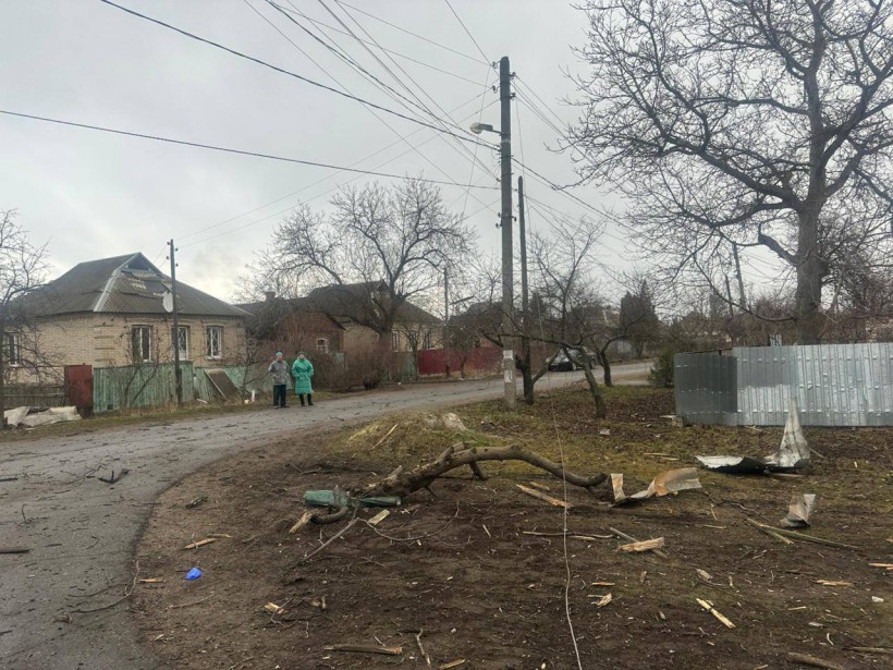 Пошкоджені будинки після ворожого обстрілу