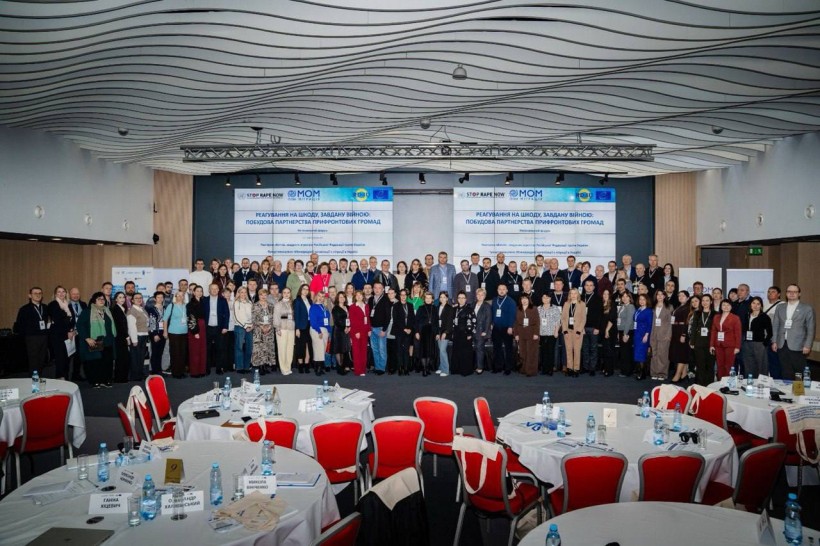 Регіональний форуму «Реагування на шкоду, завдану війною: побудова партнерства прифронтових громад», який пройшов 23-24 жовтня у місті Києві. На фото учасники форуму.