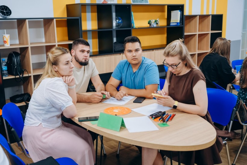 Обговорення проєктів Луценко Світлана, Нестеренко Олександр, Частов Андрій, Токарева Аліна