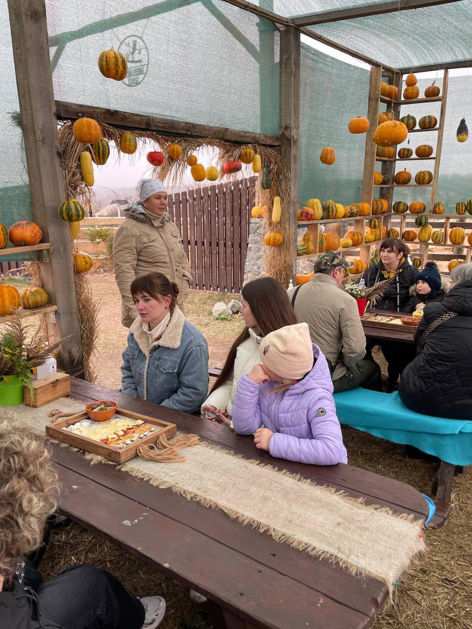 члени сімей ветеранів війни, сімей загиблих (померлих) Захисників і Захисниць України, військовослужбовців, зниклих безвісті, військовополонених та військовослужбовців, звільнених з полону Бахмутського району під час проведення майстер класу