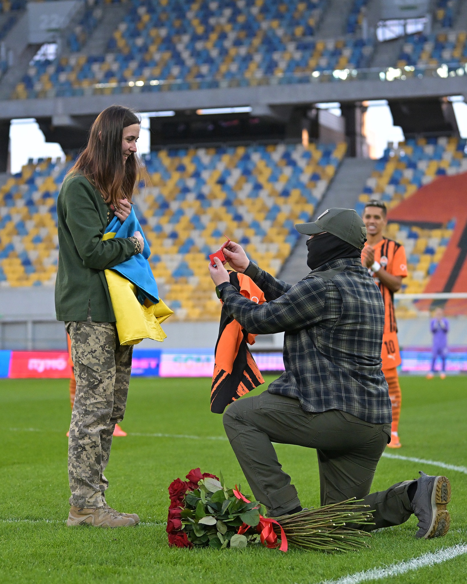 Захисник України освідчився коханій, з якою разом боронили Маріуполь