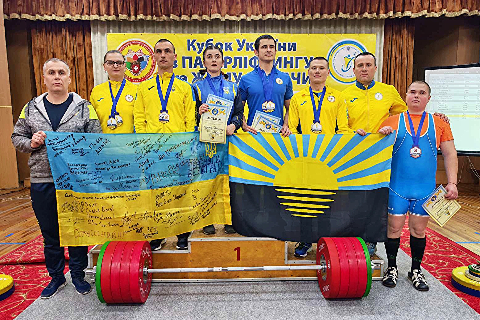 Спортсмени з міста Слов’янськ, вихованці Донецької обласної дитячо-юнацької спортивної школи для осіб з інвалідністю. Спільне фото.