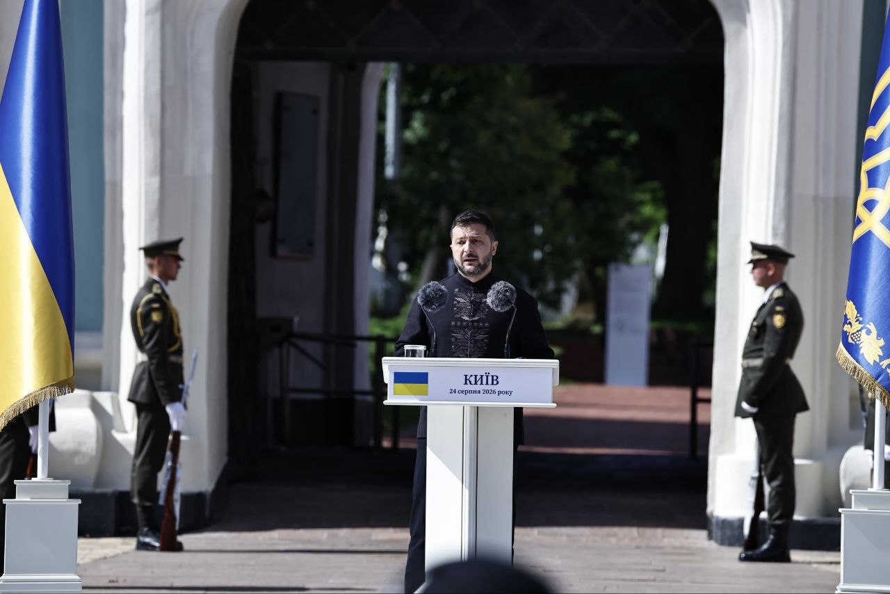 Володимир Зеленський виступає перед нагородженням