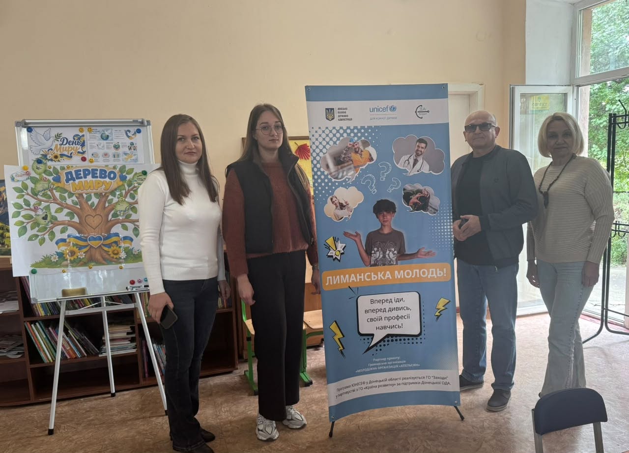 Спільне фото учасників зустрічі