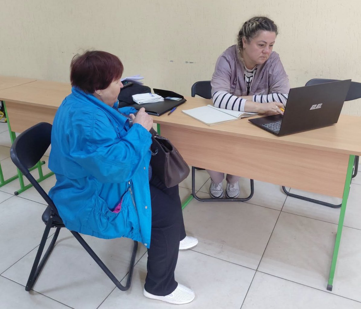 Жінка прийшла на виїзну консультацію до фахівчині Донецькоблгазу