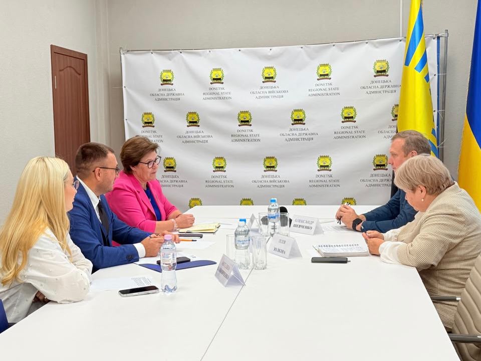 Обговорення стану реалізації державної гендерної політики в Донецькій області, виконання заходів Національного плану дій з виконання резолюції Ради Безпеки ООН 1325 «Жінки, мир, безпека» та подальші кроки щодо посилення міжвідомчої взаємодії.