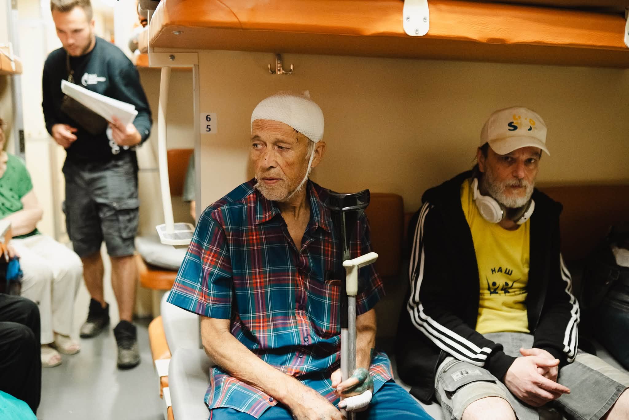 Люди в потязі