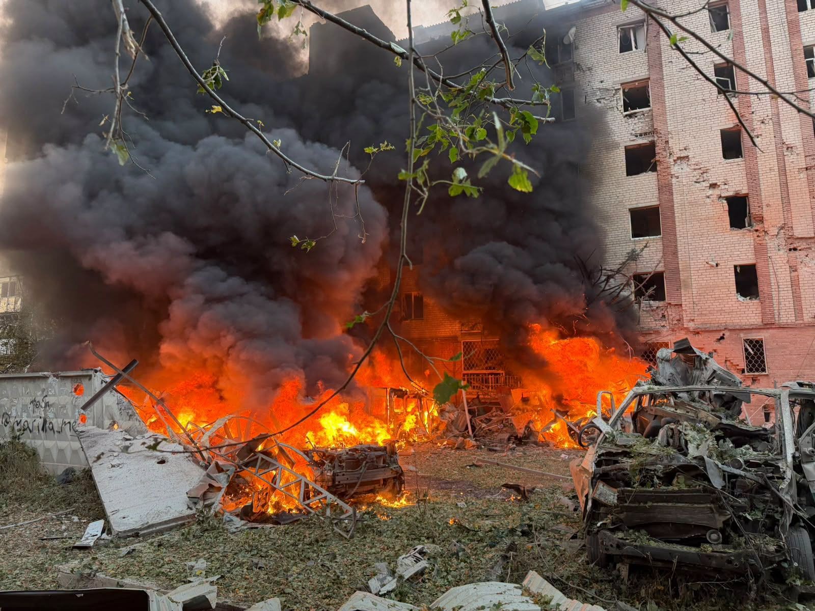 Пожежа після ворожого обстрілу Слов'янська