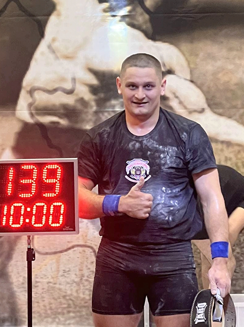 Чотириразовий чемпіон світу з гирьового спорту Леон Білицький визнаний кращим серед неолімпійців Донецької області у жовтні