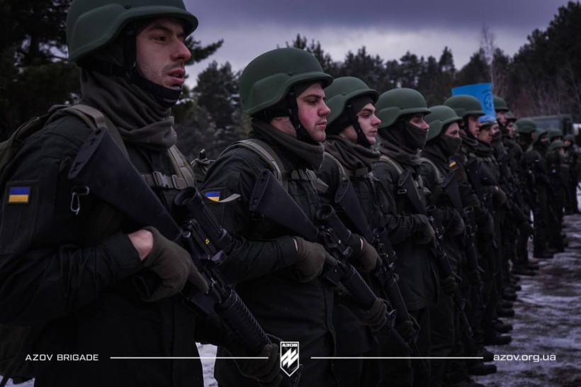 Добровольці, які вже вступили до бригади НГУ «Азов», активно готуються до звільнення українських територій