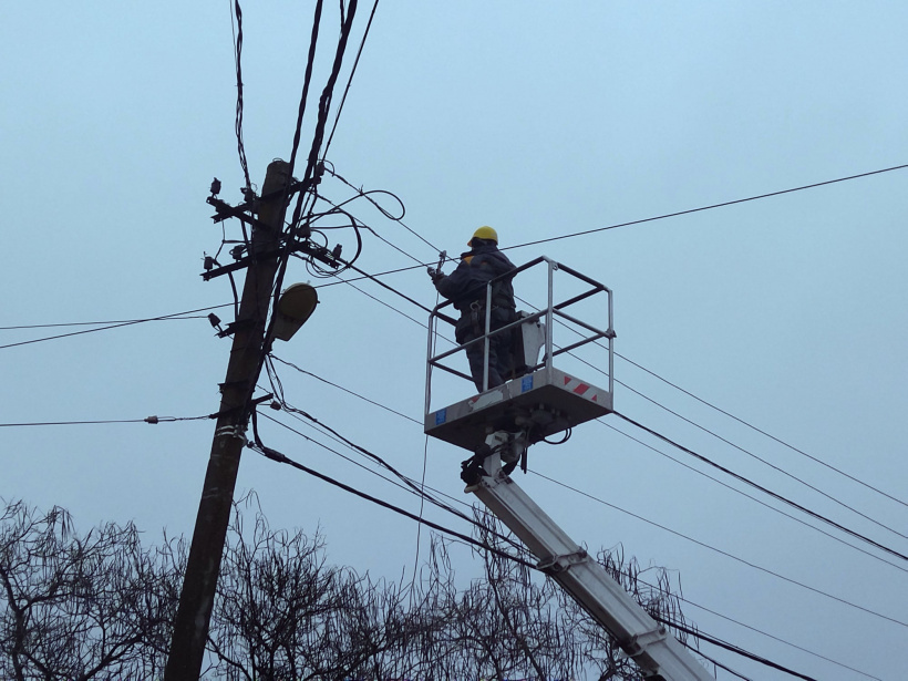 Енергетики частково відновили електропостачання у 8 населених пунктах Донеччини