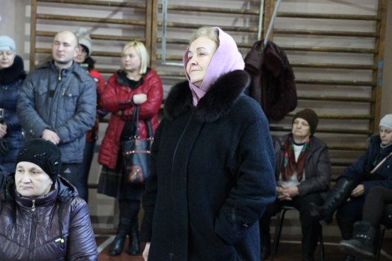 Задають питання 2