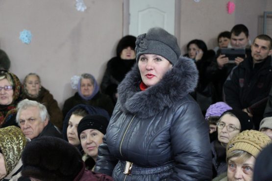 Задають питання 3